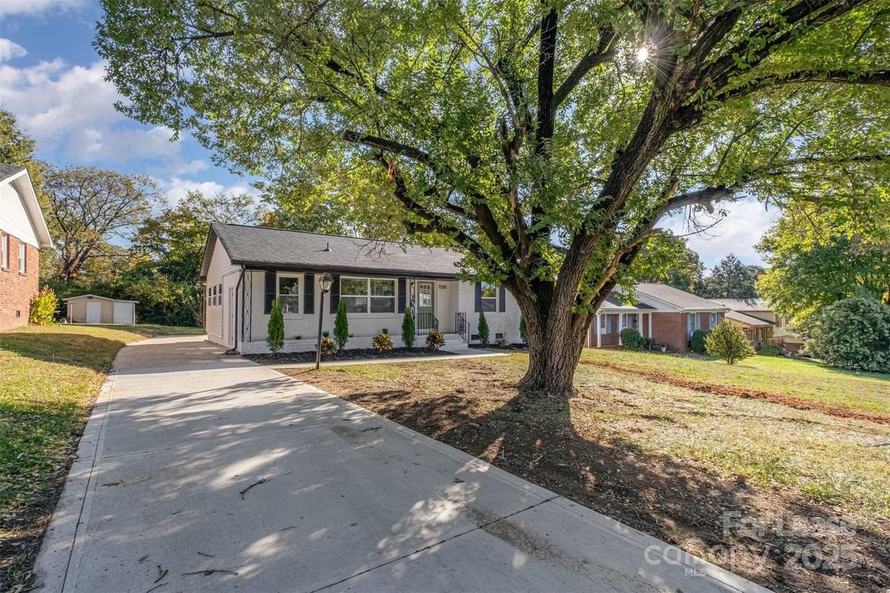 3208 Clearview Dr Unit 8 #8 - Photo 3 of 25