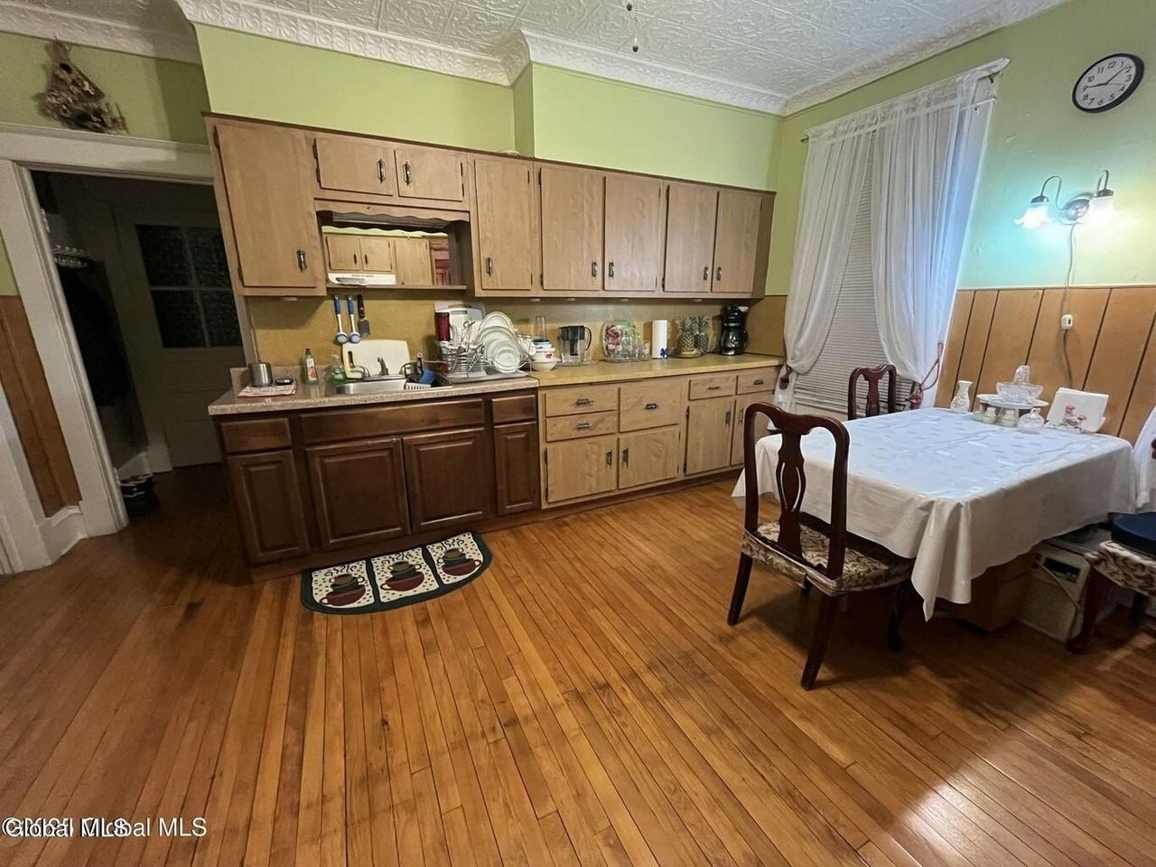 240242 Vrooman Ave 2nd Fl #2ndFL - Photo 3 of 13