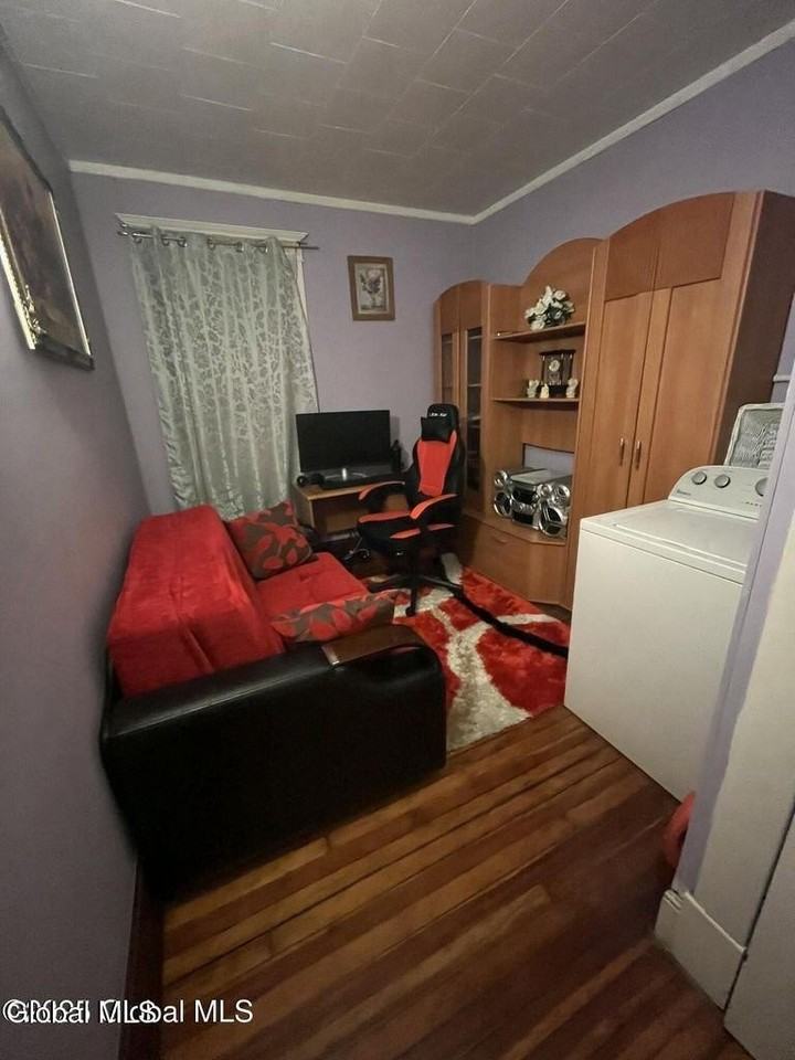 240242 Vrooman Ave 2nd Fl #2ndFL - Photo 4 of 13