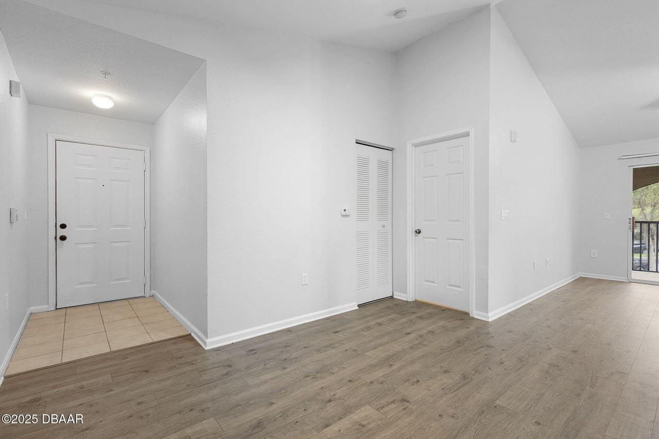 940 Village Trl Unit 6-201 #6-201 - Photo 7 of 44