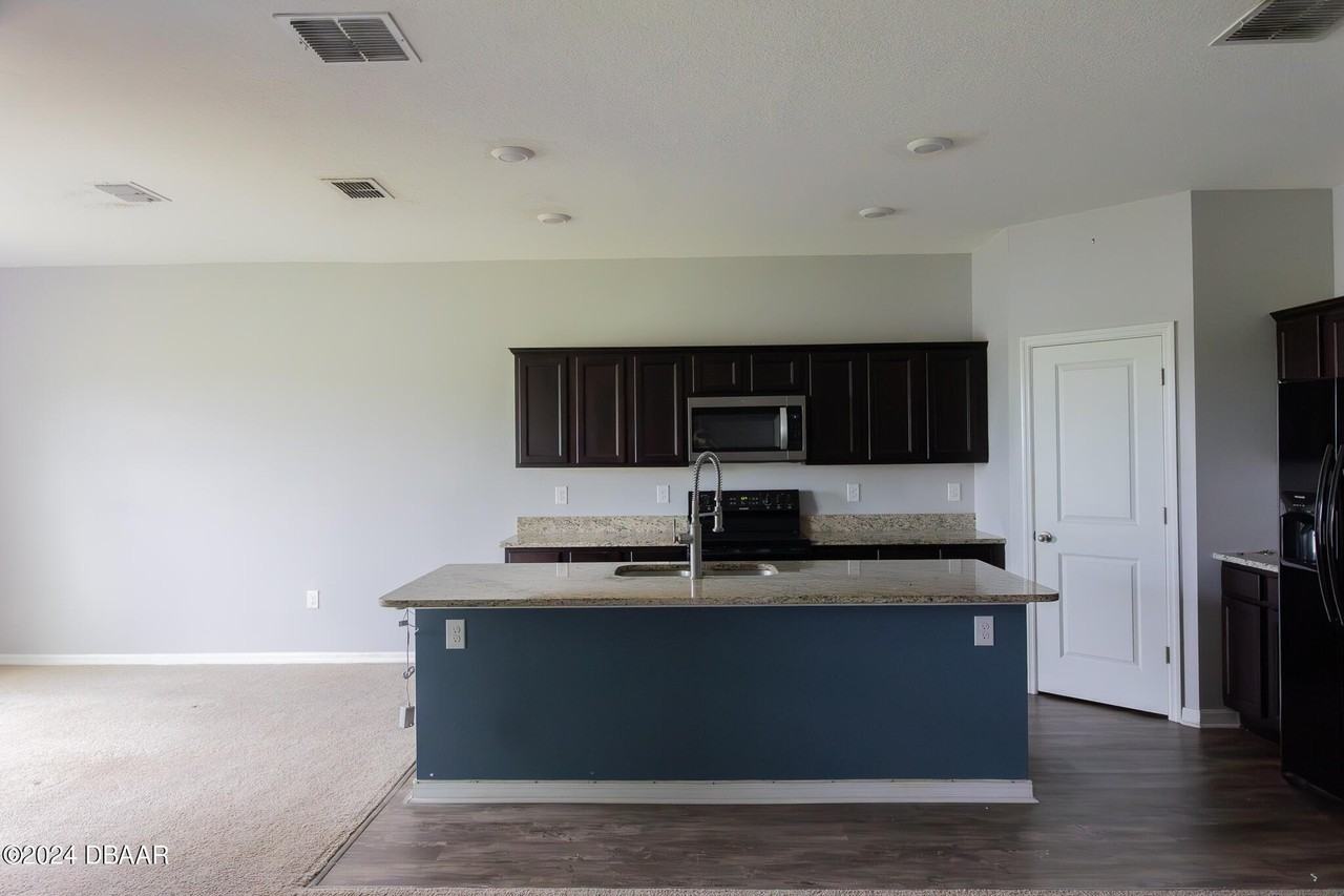 3017 Blue Shores Way - Photo 5 of 22