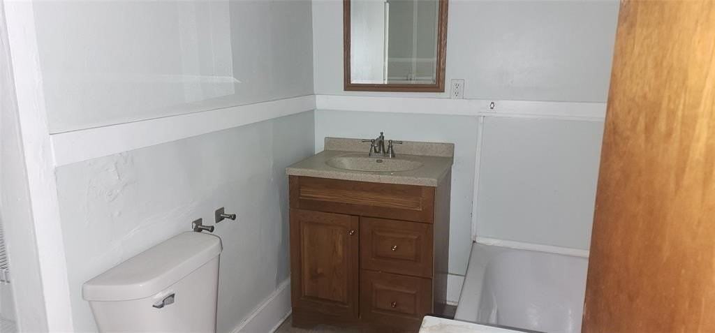 1312 6th St - Photo 4 of 5