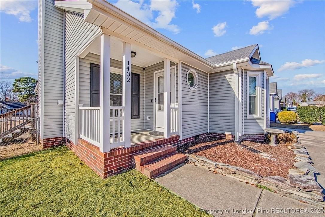 1432 Rougemart Dr - Photo 3 of 36