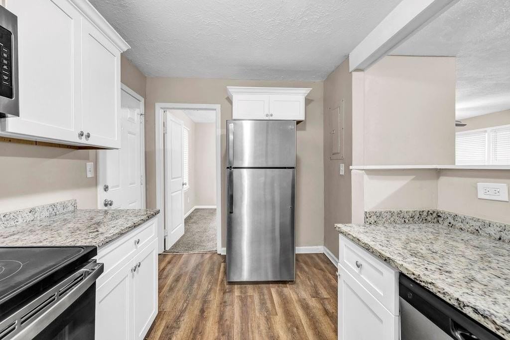 245 Bromack Dr Se - Photo 5 of 16