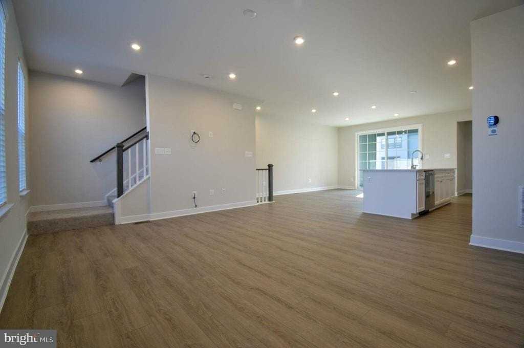 120 Emily Way - Photo 7 of 25