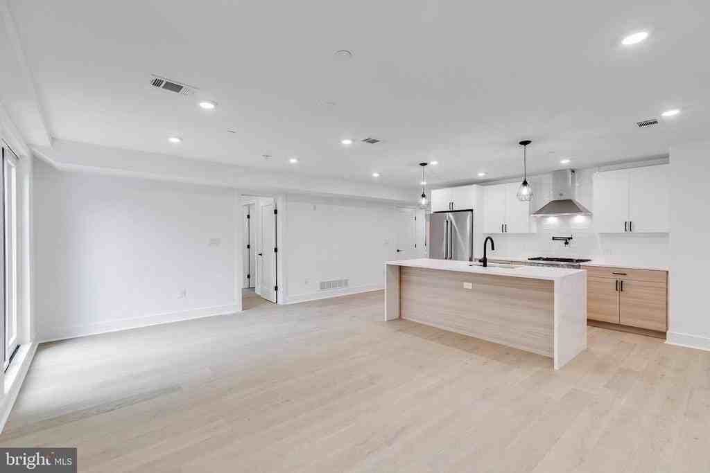 705 S 19th St #4 - Photo 6 of 24