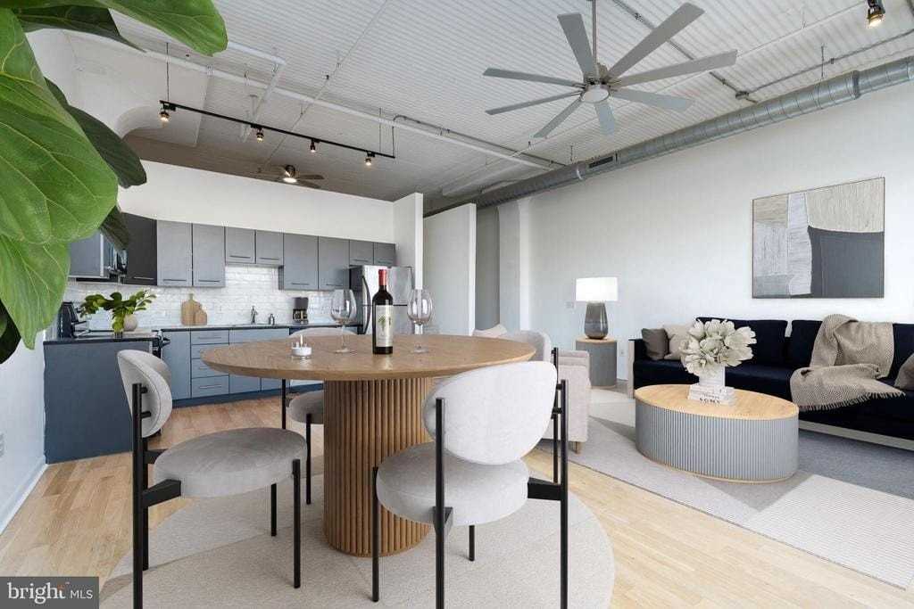 220028 Arch St #503 - Photo 4 of 35