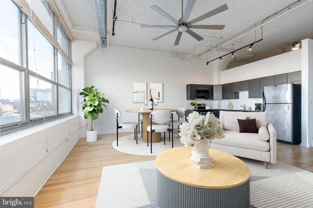 220028 Arch St #503 - Photo 5 of 35