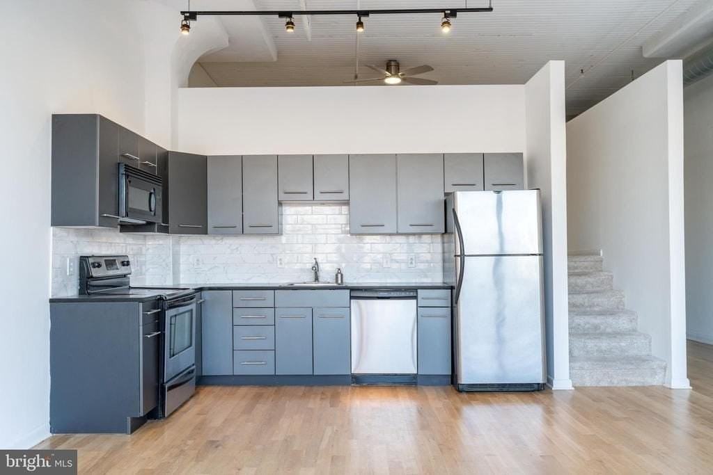 220028 Arch St #503 - Photo 7 of 35