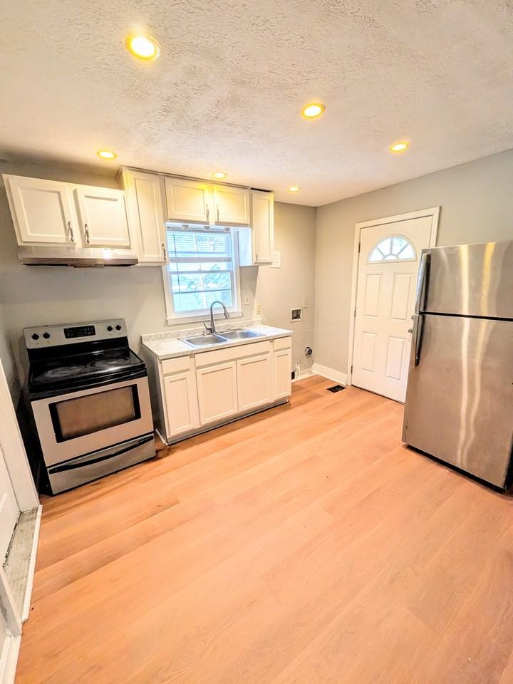 2955 1st Ave Sw #2 - Photo 3 of 7