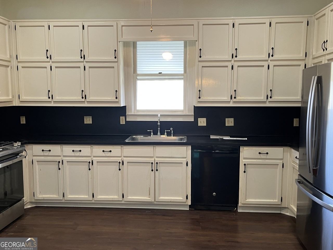 9495 Fayetteville Rd - Photo 2 of 16