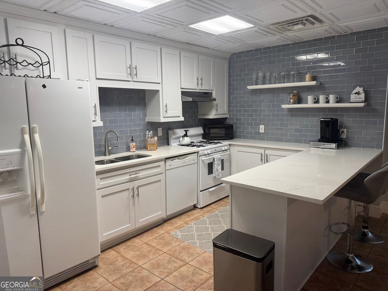 2091 Emerald Dr - Photo 2 of 12