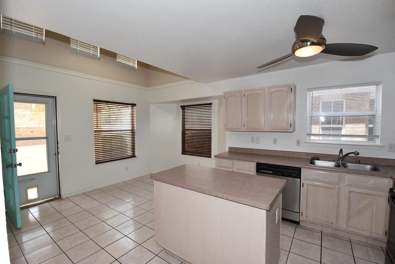 10893 Alfredo Vasquez Dr - Photo 5 of 21