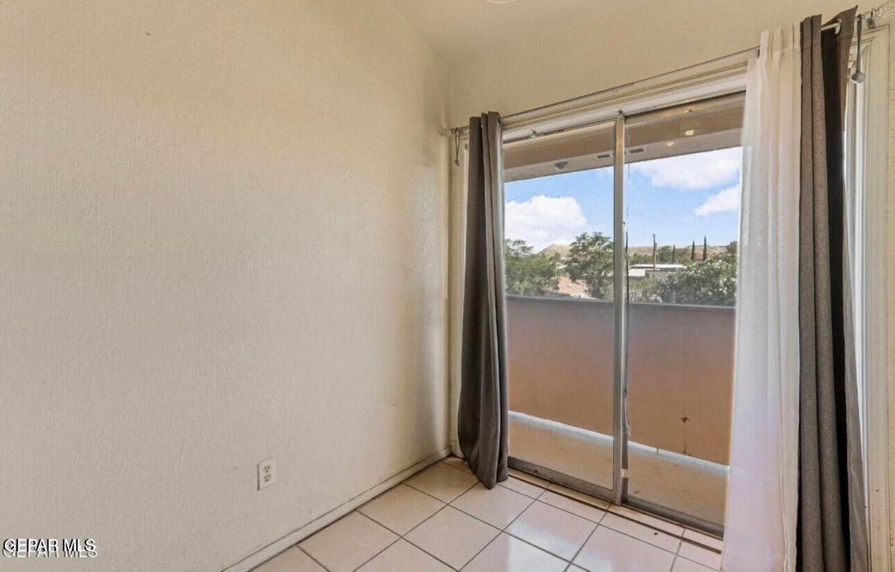 304 Fifth St - Photo 5 of 13