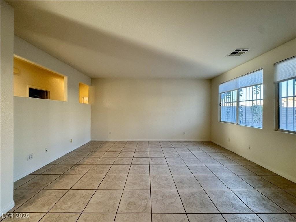 3028 Teal Beach St - Photo 5 of 32