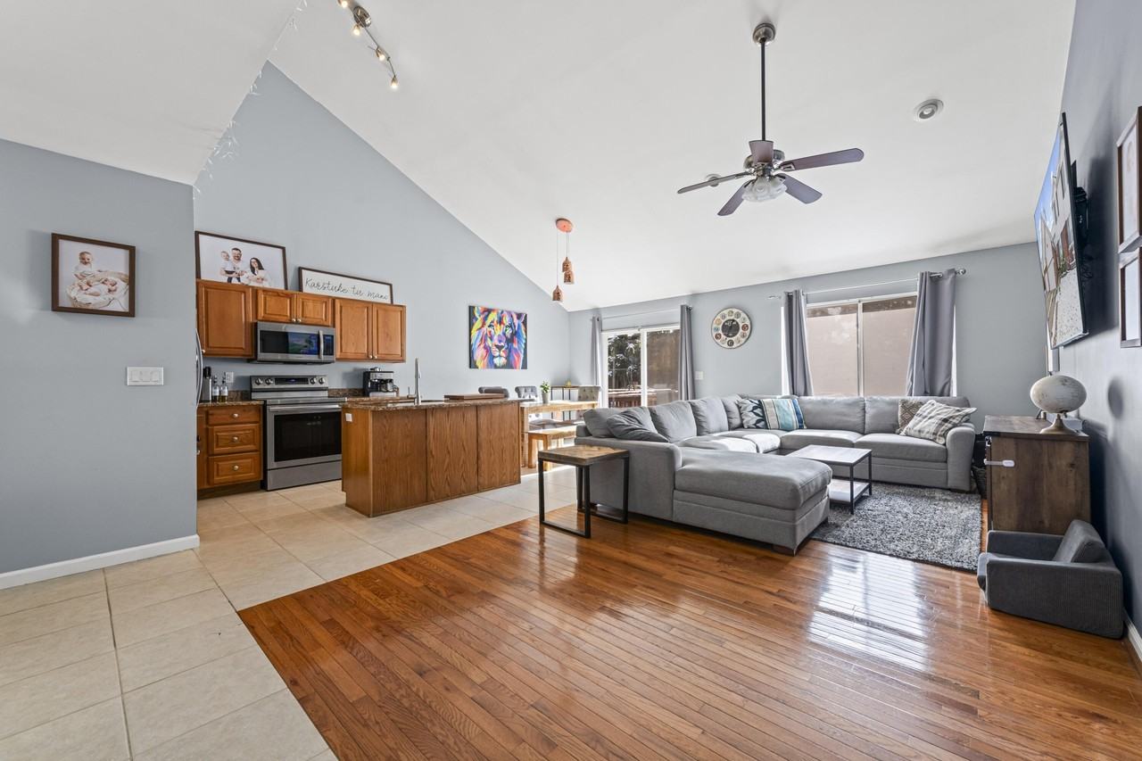 3836 Lesia Dr - Photo 2 of 24