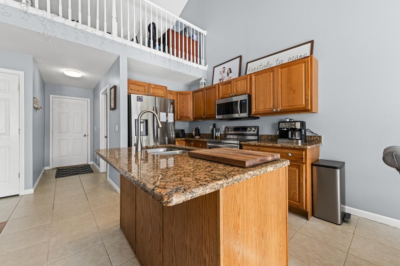 3836 Lesia Dr - Photo 4 of 24