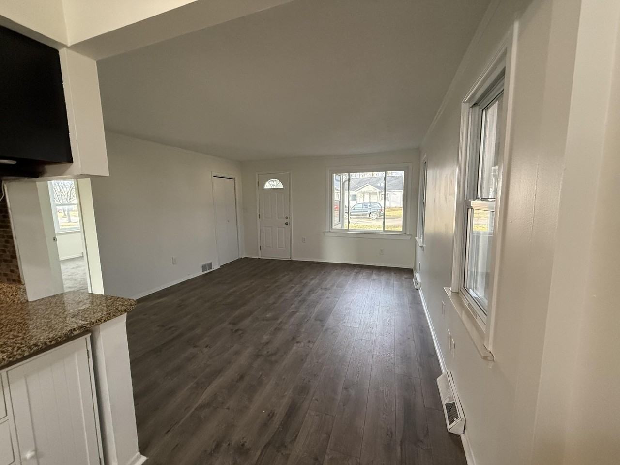 11691 Cornell St - Photo 7 of 34