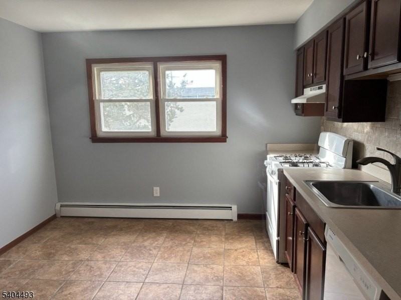 892 Hobson St - Photo 3 of 14