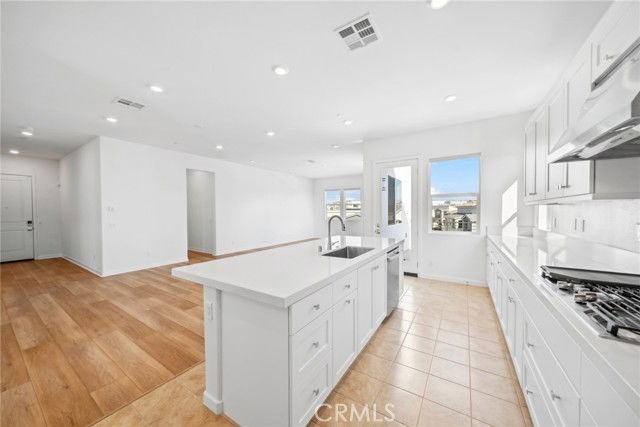 111 Baluster - Photo 3 of 8