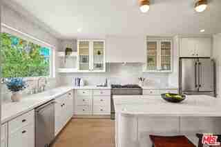 5622 Babbitt Ave - Photo 2 of 8