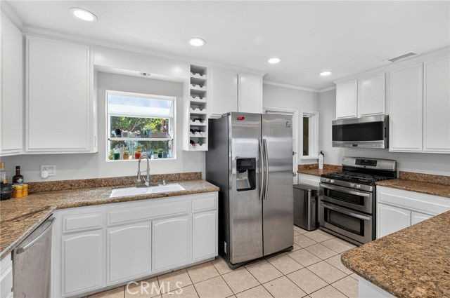 608 35th St - Photo 5 of 8