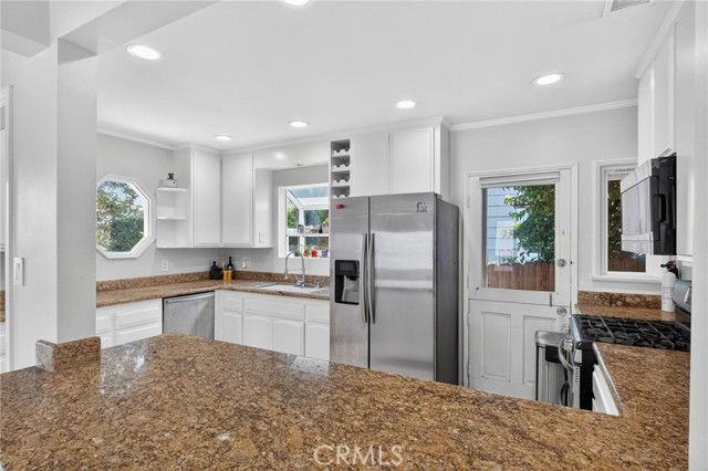 608 35th St - Photo 6 of 8