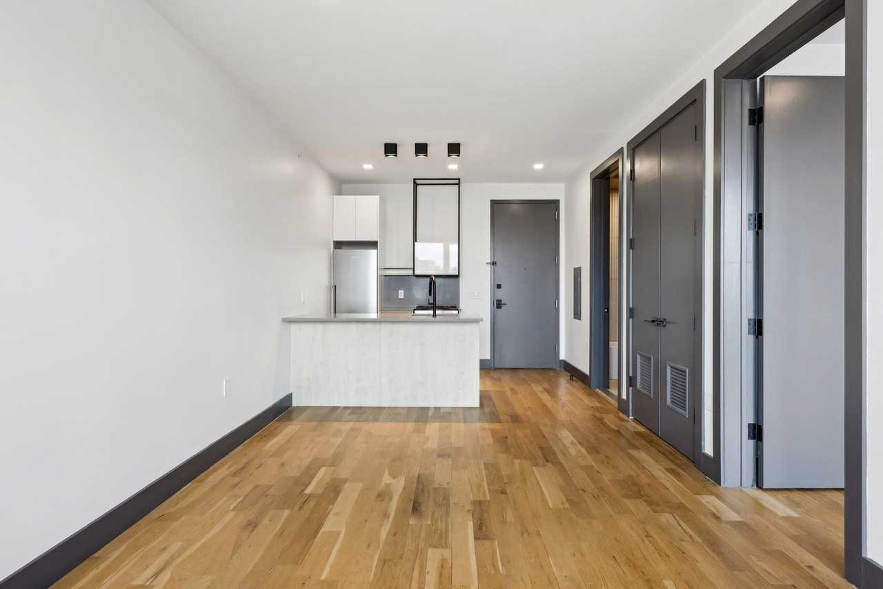 424 Arlington Ave #305 - Photo 3 of 24