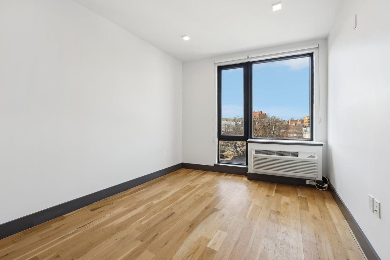 424 Arlington Ave #305 - Photo 7 of 24