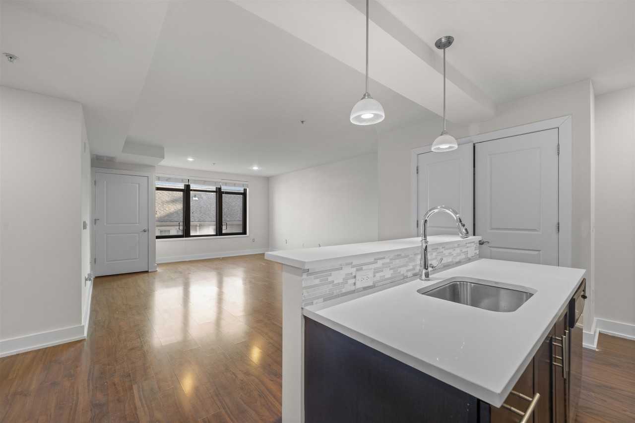 1040 Kennedy Blvd #302 - Photo 2 of 48