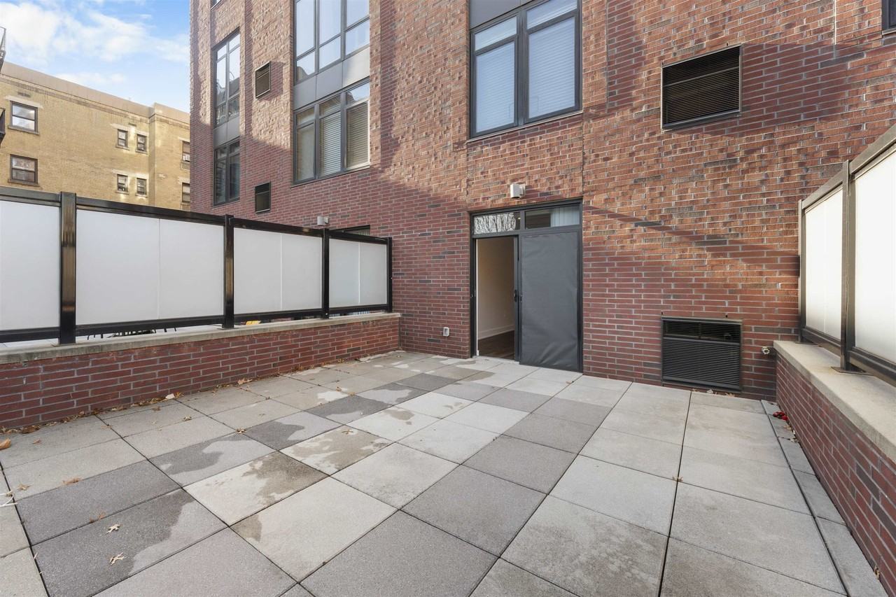 1040 Kennedy Blvd #203 - Photo 5 of 42