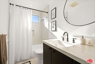 844 16th St #5 - Photo 2 of 8