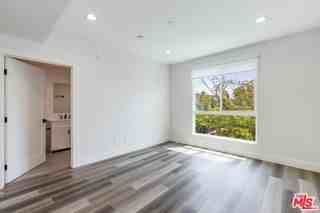 857 N Hayworth Ave #301 - Photo 4 of 8