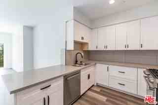 857 N Hayworth Ave #301 - Photo 6 of 8