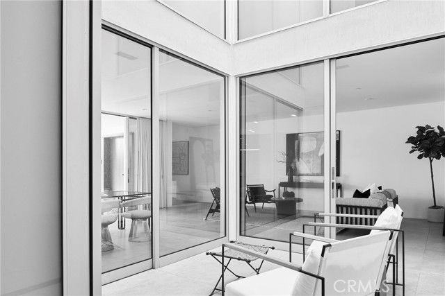 838 N Kings Rd #102 - Photo 4 of 8