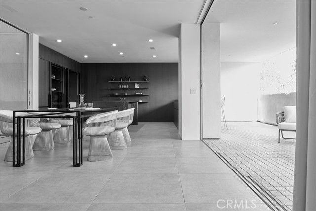 838 N Kings Rd #102 - Photo 7 of 8