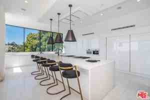 featured image of 9406 Lloydcrest Dr