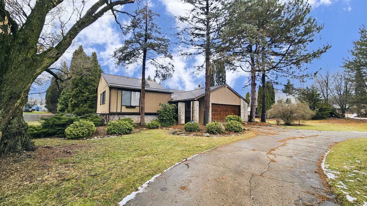 5231 Bantry Dr - Photo 2 of 8