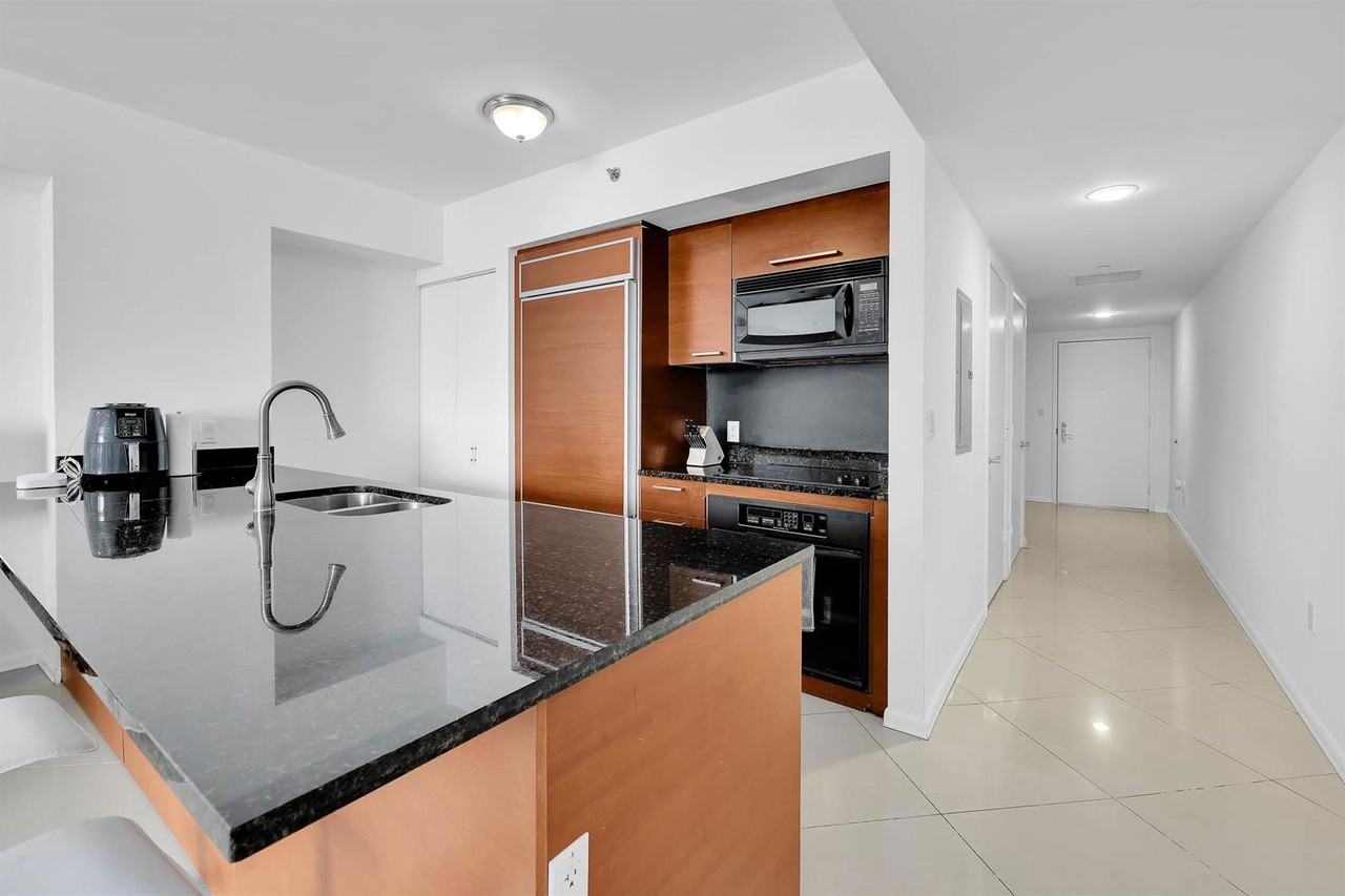 1830 S Ocean Dr #2005 - Photo 2 of 8