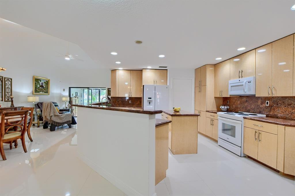 65 Centennial Ct - Photo 4 of 8