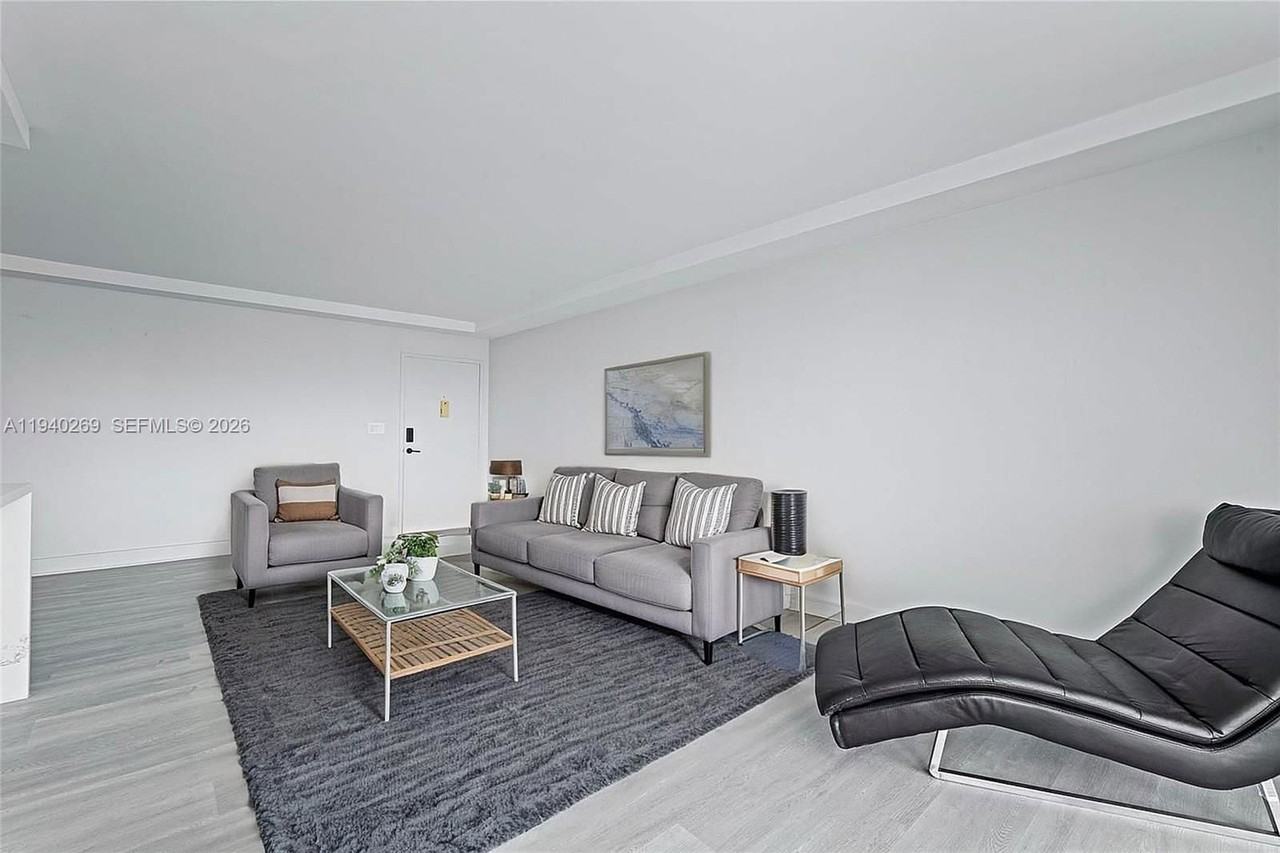 137 Golden Isles Dr #305 - Photo 3 of 8