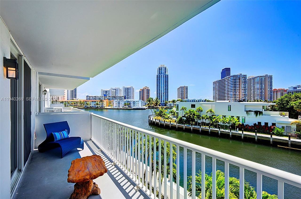 137 Golden Isles Dr #305 - Photo 6 of 8