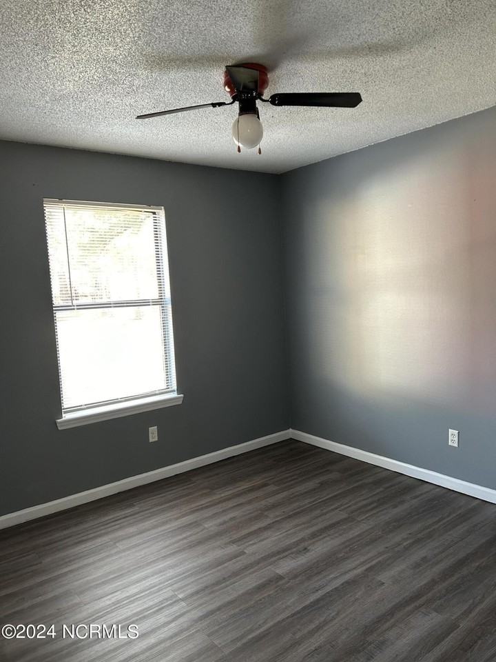 101 Wildwood Ct - Photo 2 of 10