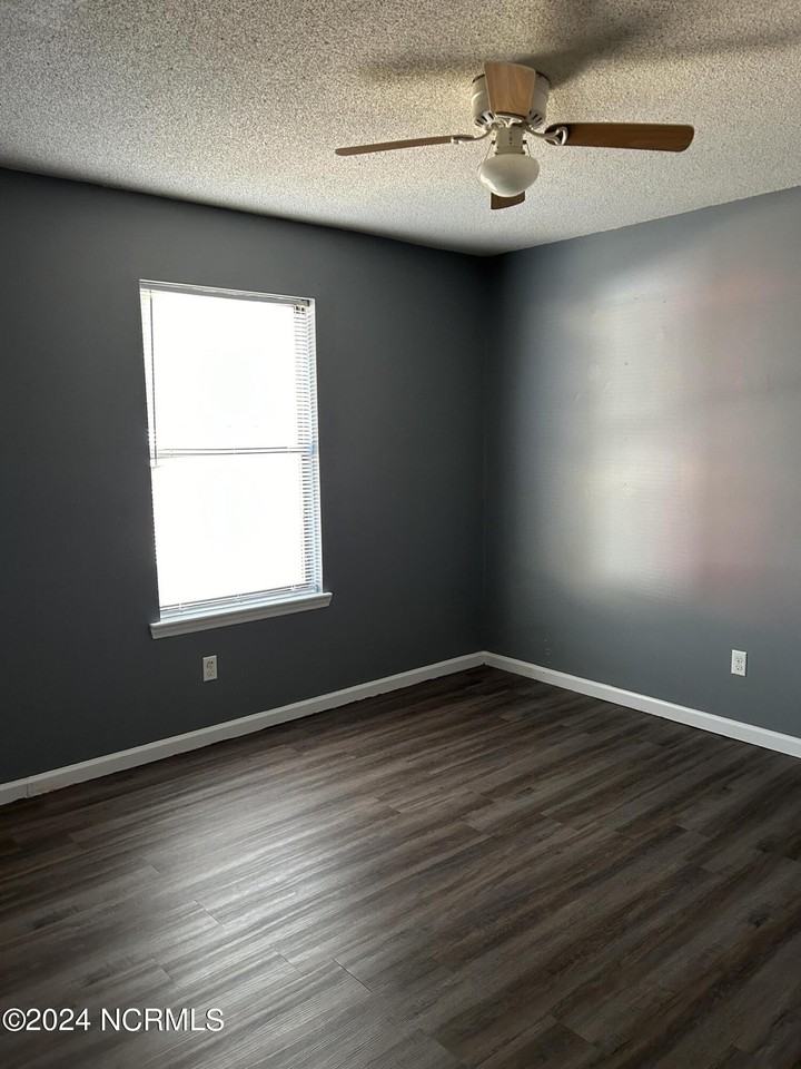 101 Wildwood Ct - Photo 3 of 10