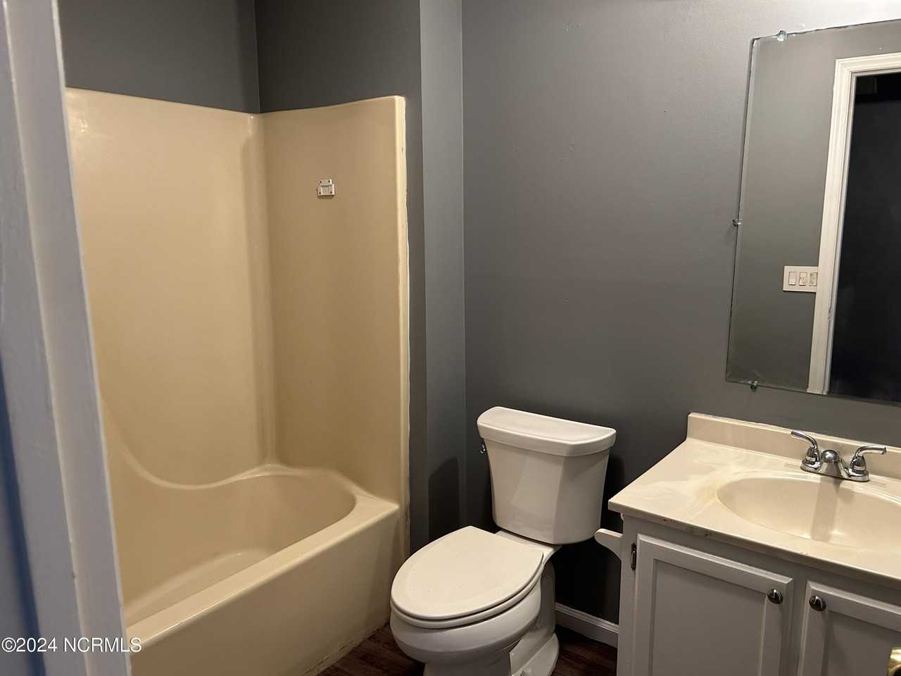 101 Wildwood Ct - Photo 4 of 10