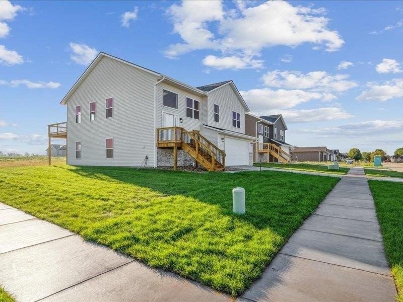 808 Windam Dr - Photo 4 of 33