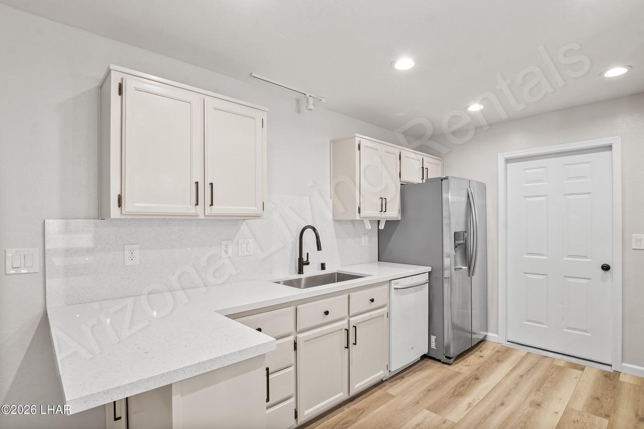 3240 Osborn Dr Apt 101 #101 - Photo 6 of 20