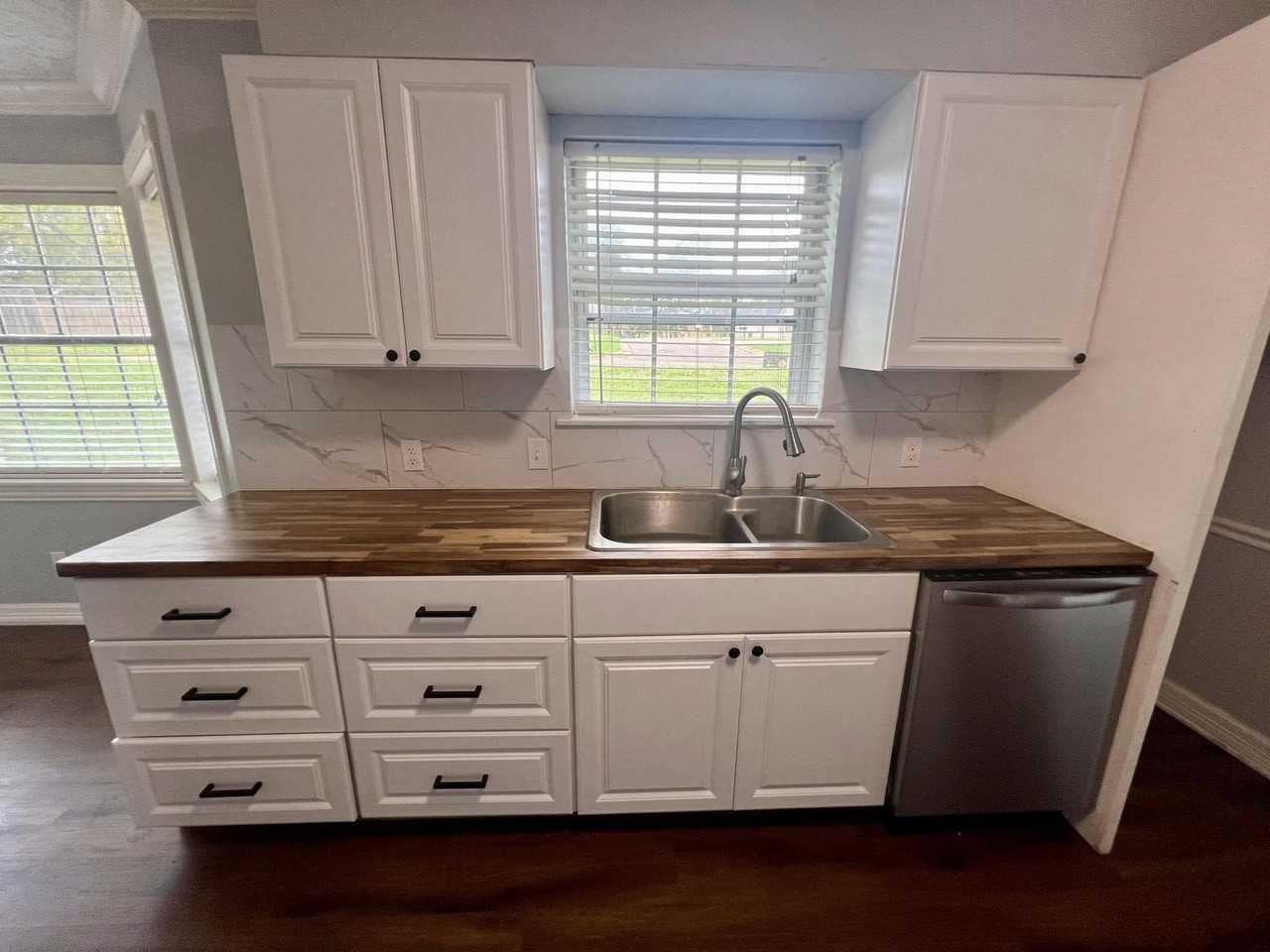 298 Stevens St - Photo 3 of 14