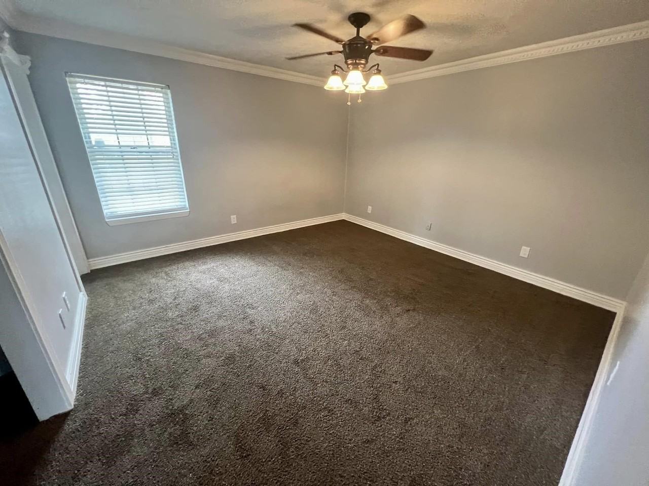 298 Stevens St - Photo 5 of 14