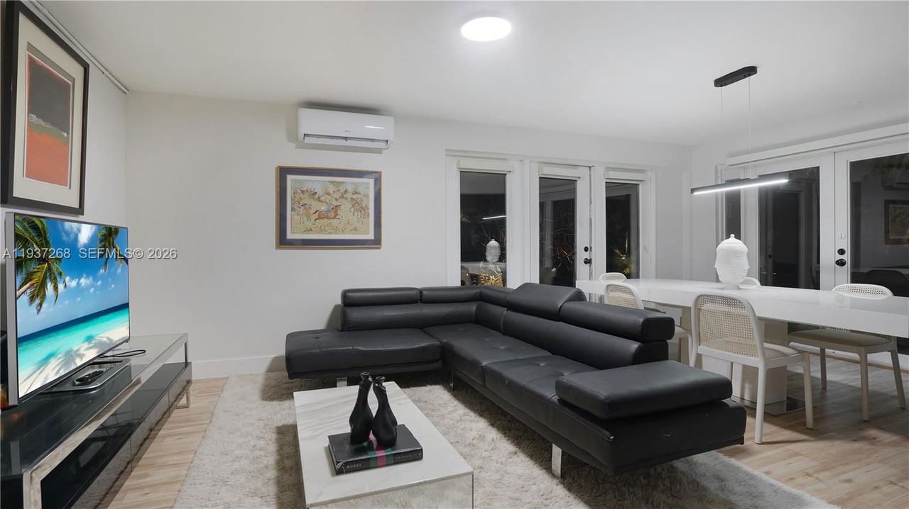 1645 Ne 9th Ave #2 - Photo 6 of 8